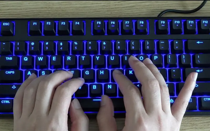 Gaming keyboard blue vs red switches keyboard